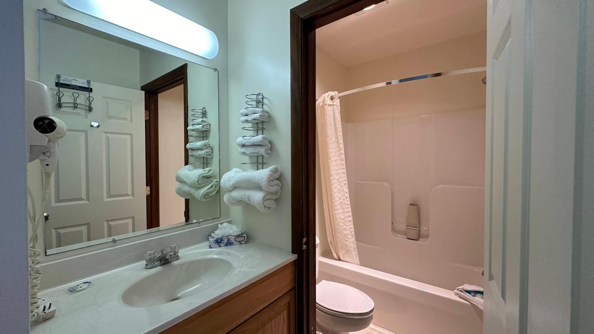 Usa Inn Уелс Екстериор снимка